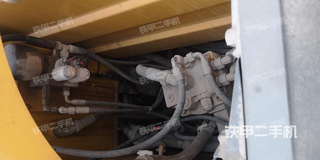 回转马达和主控阀（整机外观）