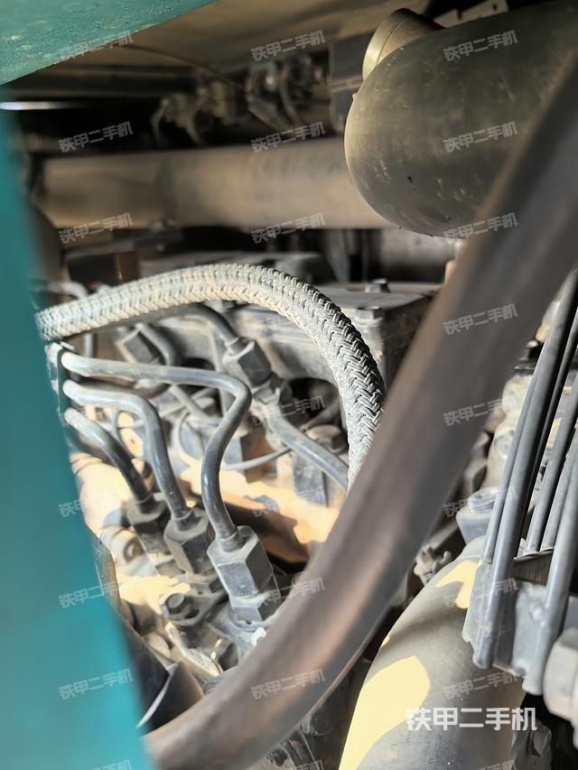 回转马达和主控阀（整机外观）