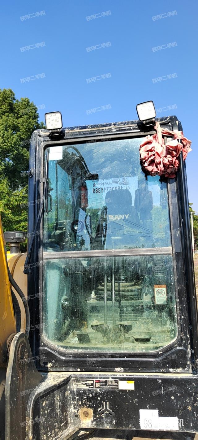 驾驶室顶部（整机外观）