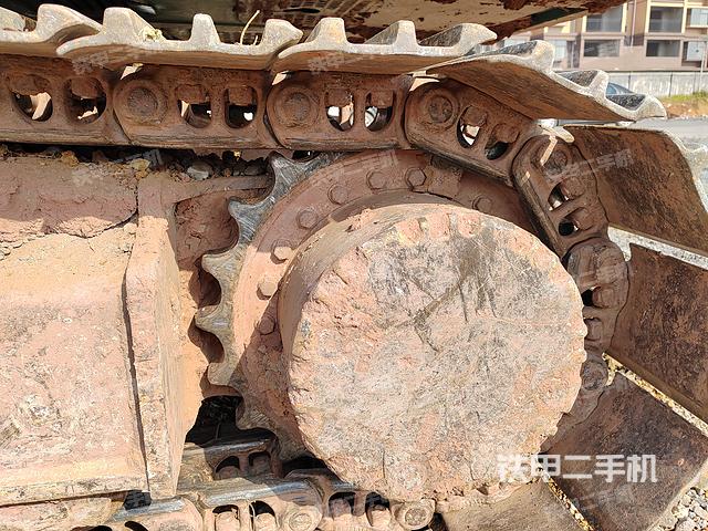 單側(cè)履帶整體(整機(jī)外觀) 單側(cè)履帶整體(整機(jī)外觀)