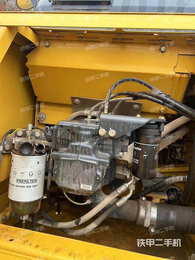 液壓泵艙室正面整體(整機(jī)外觀) 液壓泵艙室正面整體(整機(jī)外觀)