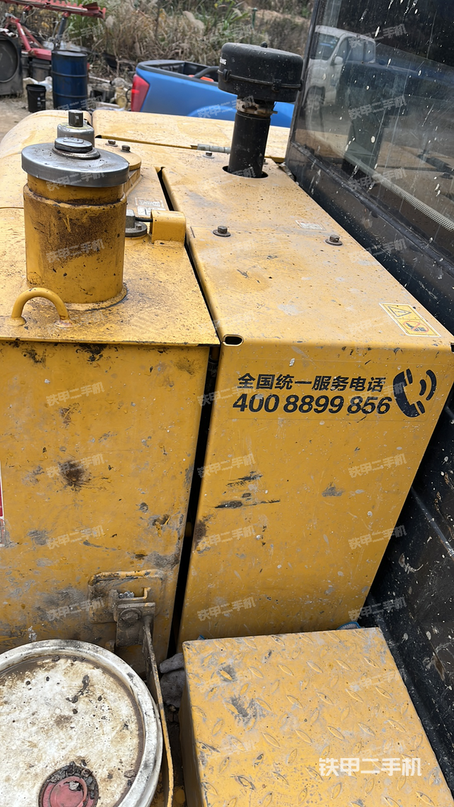 回转马达和主控阀（整机外观）