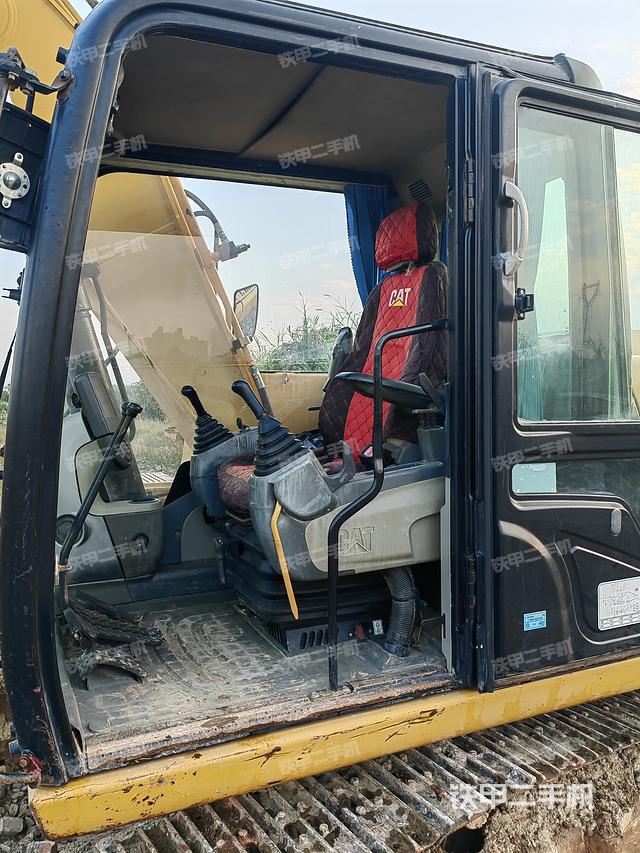 驾驶室顶部（整机外观）