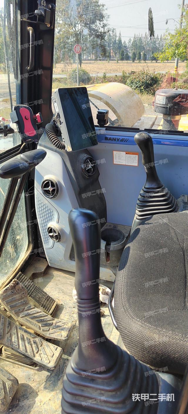 驾驶室整体（整机外观）