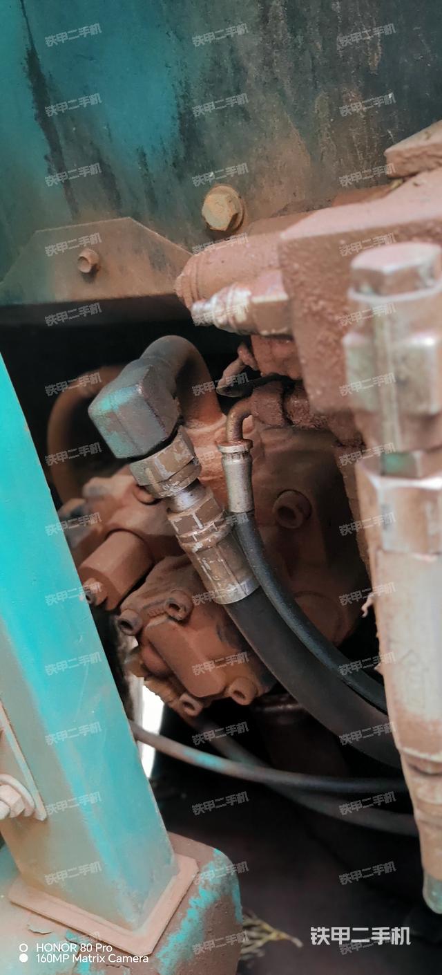 液壓泵艙室正面整體(整機外觀) 液壓泵艙室正面整體(整機外觀)