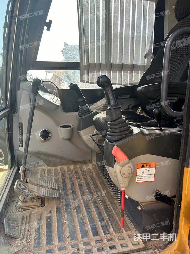 驾驶室整体（整机外观）