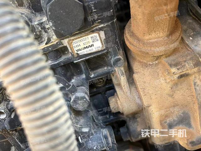 驾驶室顶部（整机外观）