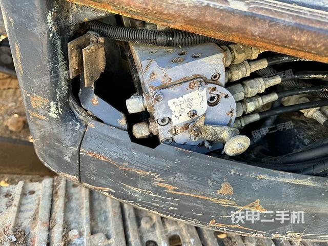 回转马达和主控阀（整机外观）