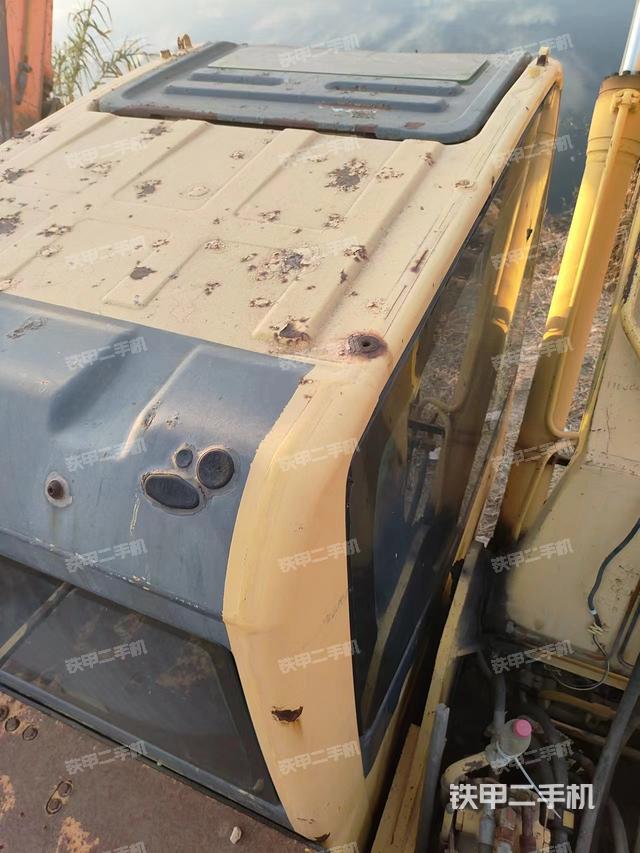 驾驶室顶部（整机外观）