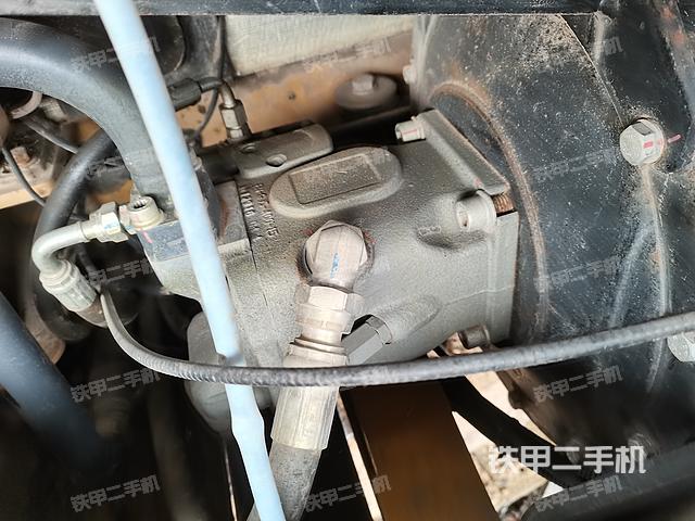 液压泵舱室正面整体（整机外观）