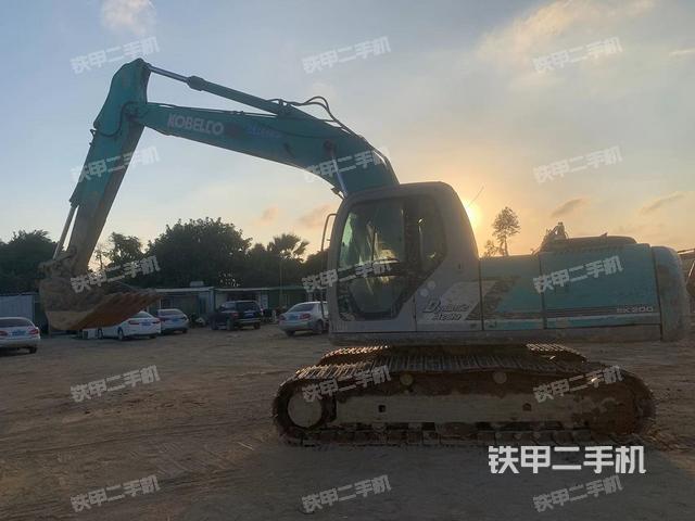 神鋼SK200-6E挖掘機(jī)