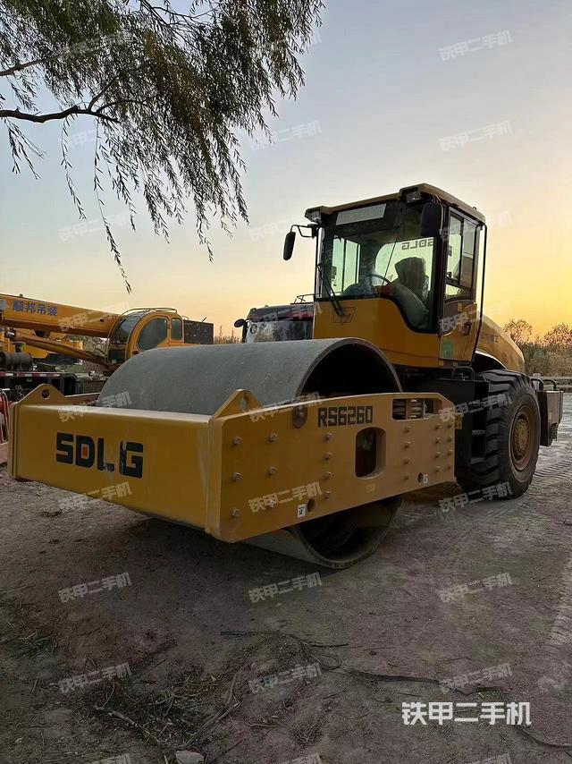 整机右后45°（设备外观及核心部件）