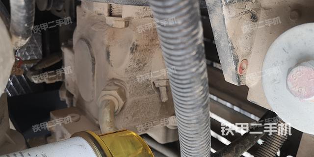 液压泵舱室正面整体（整机外观）