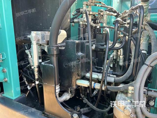 液压泵舱室正面整体（整机外观）