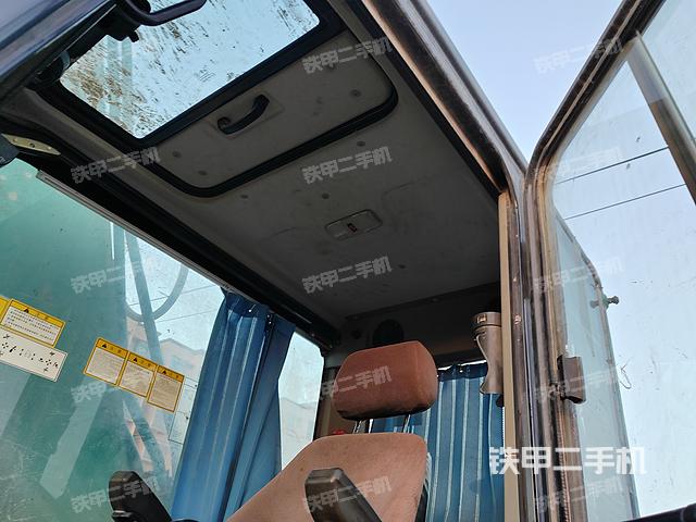 駕駛室整體(整機(jī)外觀) 駕駛室整體(整機(jī)外觀)