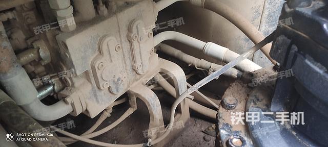 回轉(zhuǎn)馬達(dá)和主控閥(整機(jī)外觀) 回轉(zhuǎn)馬達(dá)和主控閥(整機(jī)外觀)