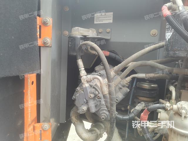 液壓泵艙室正面整體(整機(jī)外觀) 液壓泵艙室正面整體(整機(jī)外觀)