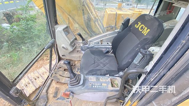 駕駛室整體(整機(jī)外觀) 駕駛室整體(整機(jī)外觀)