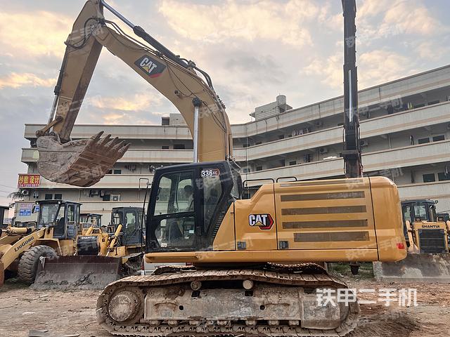 單側(cè)履帶整體(整機(jī)外觀) 單側(cè)履帶整體(整機(jī)外觀)