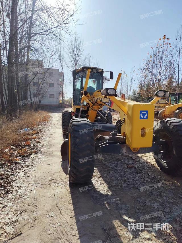 整機(jī)右側(cè)(設(shè)備外觀及核心部件) 整機(jī)右側(cè)(設(shè)備外觀及核心部件)