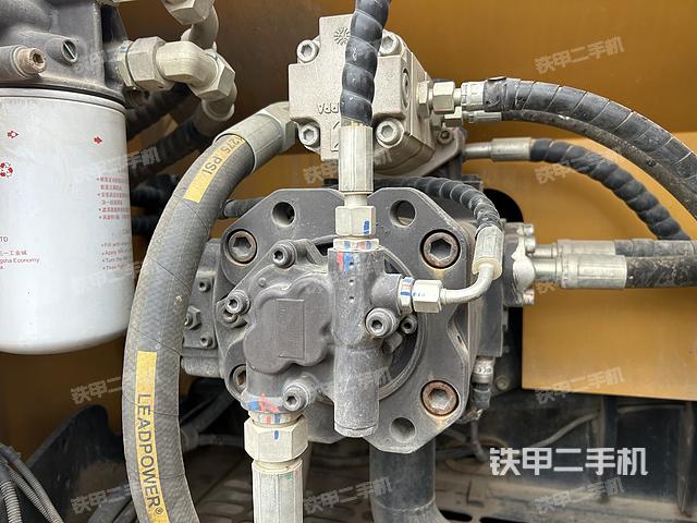 液壓泵艙室正面整體(整機(jī)外觀) 液壓泵艙室正面整體(整機(jī)外觀)