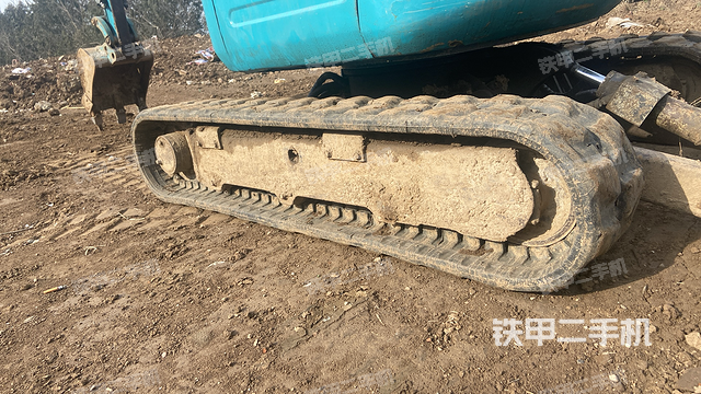 單側(cè)履帶整體(整機(jī)外觀) 單側(cè)履帶整體(整機(jī)外觀)