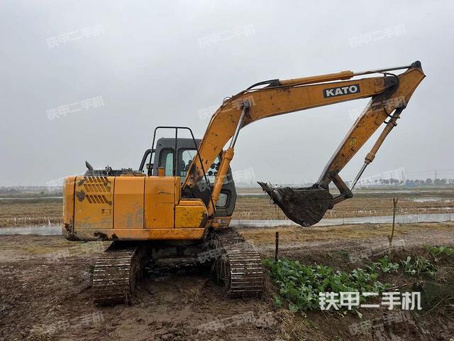 駕駛室整體(整機(jī)外觀) 駕駛室整體(整機(jī)外觀)