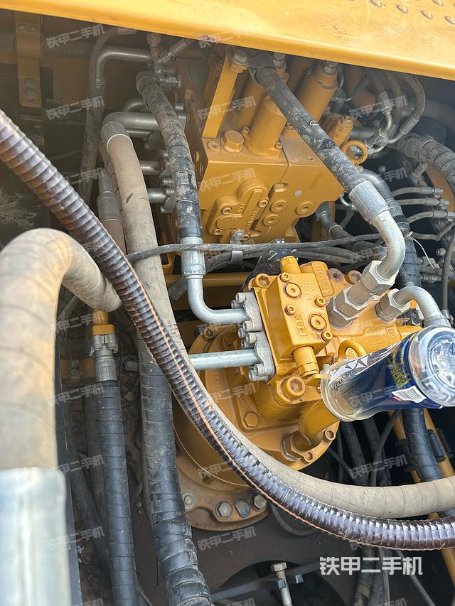 單側(cè)履帶整體(整機(jī)外觀) 單側(cè)履帶整體(整機(jī)外觀)