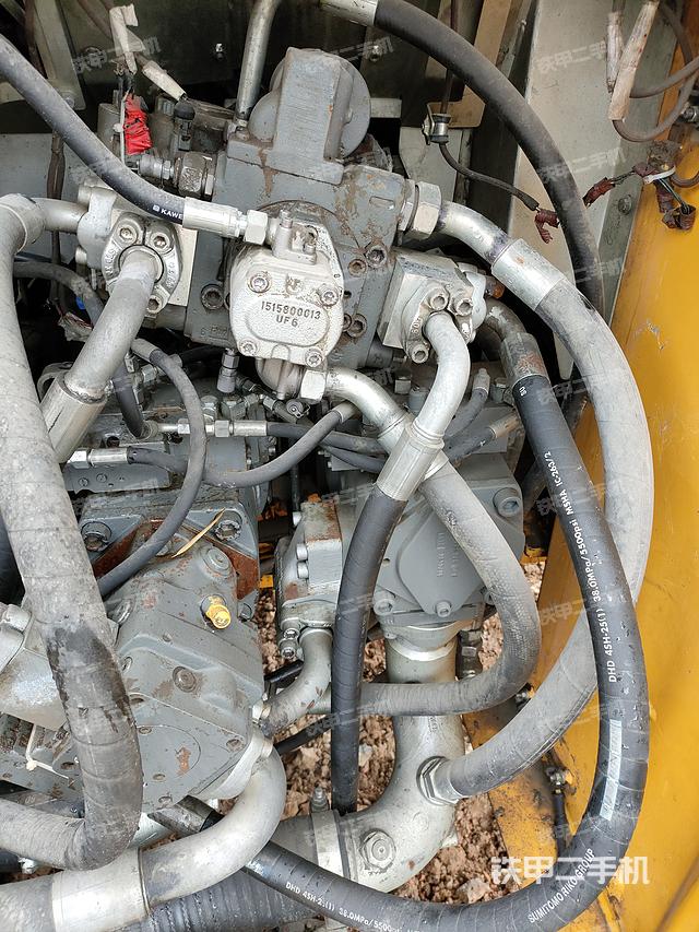 液压泵舱室正面整体（整机外观）