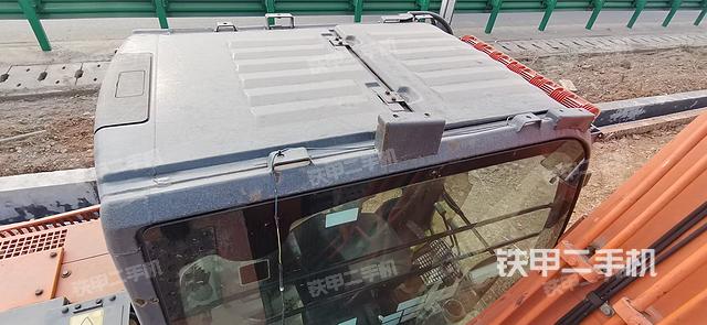 驾驶室顶部（整机外观）