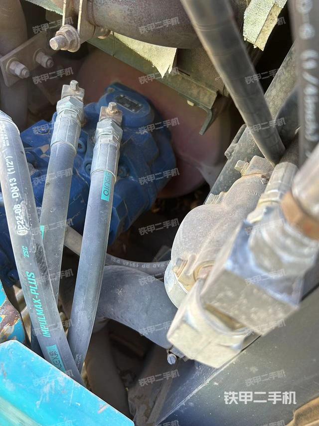 液壓泵艙室正面整體(整機(jī)外觀) 液壓泵艙室正面整體(整機(jī)外觀)