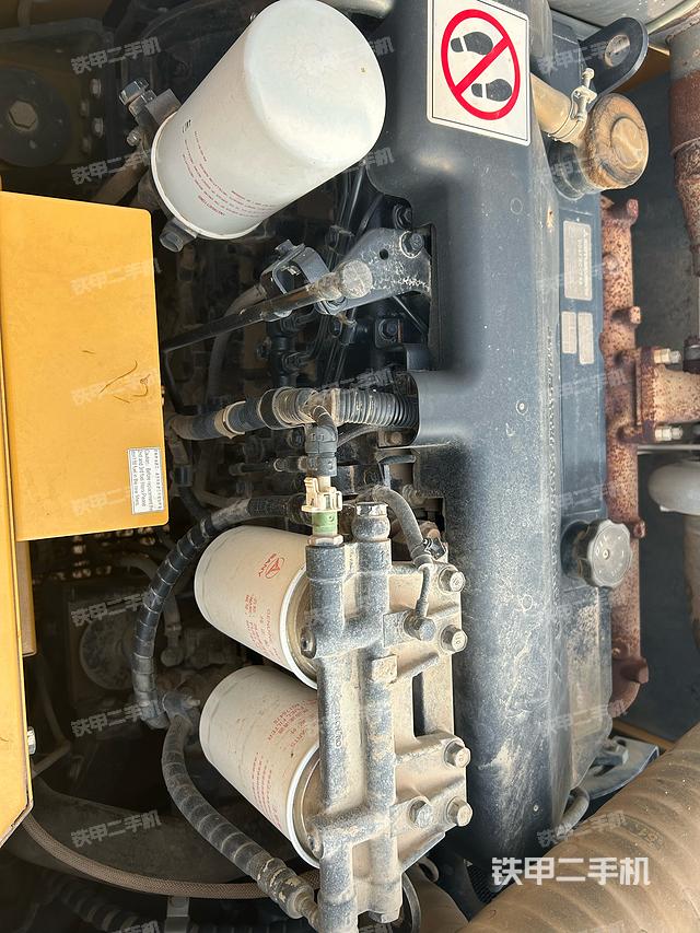 液壓泵艙室正面整體(整機(jī)外觀) 液壓泵艙室正面整體(整機(jī)外觀)