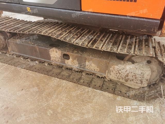 單側(cè)履帶整體(整機(jī)外觀) 單側(cè)履帶整體(整機(jī)外觀)