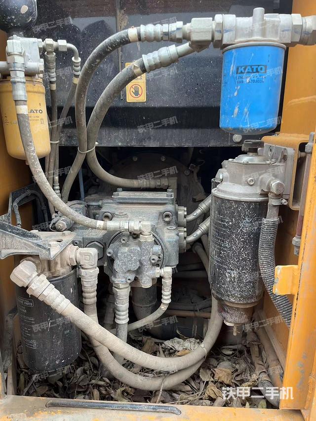 液壓泵艙室正面整體(整機(jī)外觀) 液壓泵艙室正面整體(整機(jī)外觀)