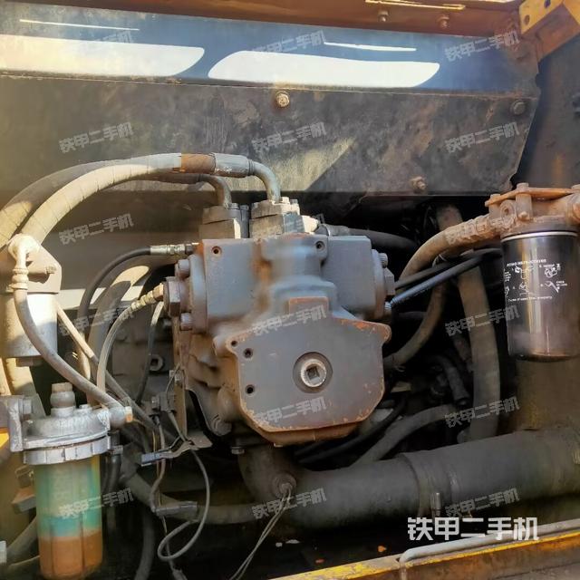 液壓泵艙室正面整體(整機(jī)外觀) 液壓泵艙室正面整體(整機(jī)外觀)