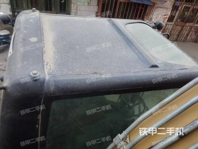 驾驶室顶部（整机外观）