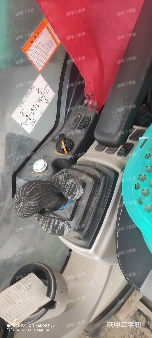 駕駛室整體(整機(jī)外觀) 駕駛室整體(整機(jī)外觀)