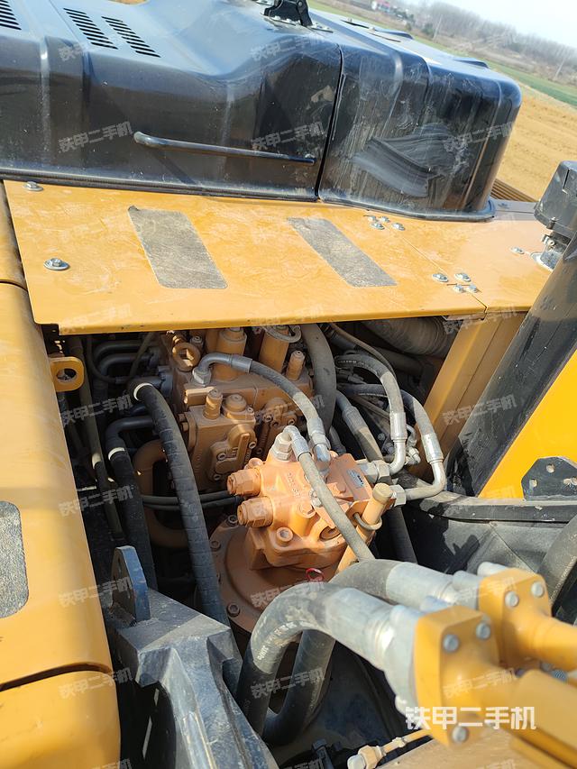 回转马达和主控阀（整机外观）