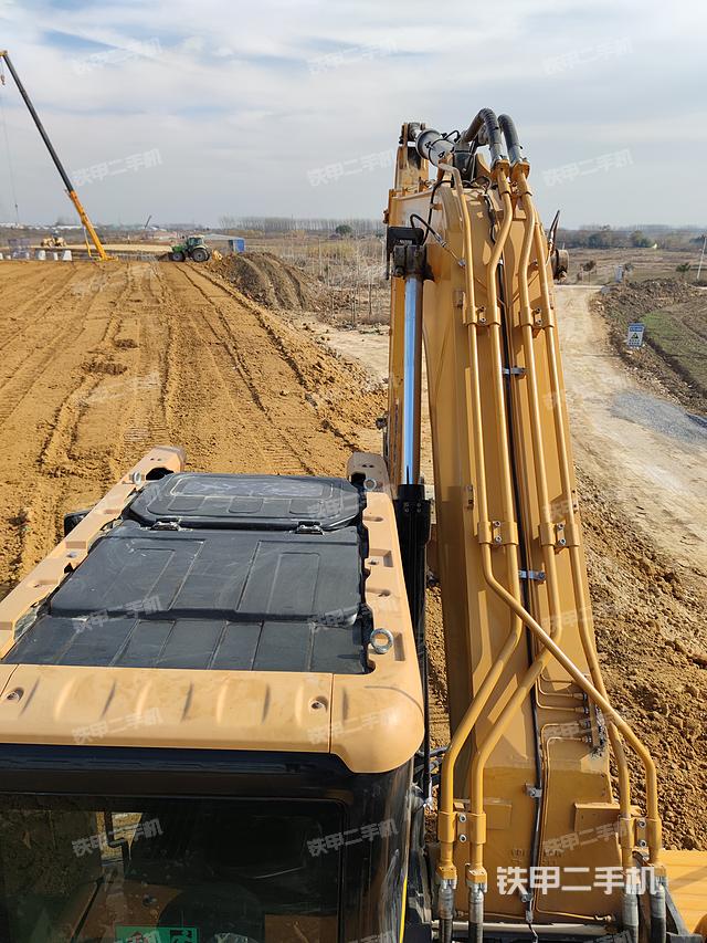 驾驶室顶部（整机外观）