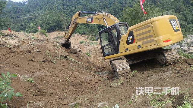 液壓泵艙室正面整體（整機外觀）