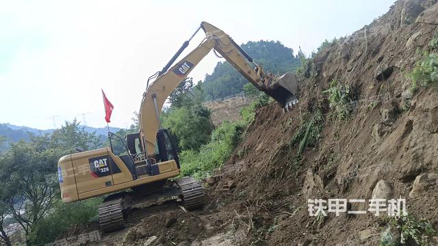 駕駛室頂部（整機外觀）