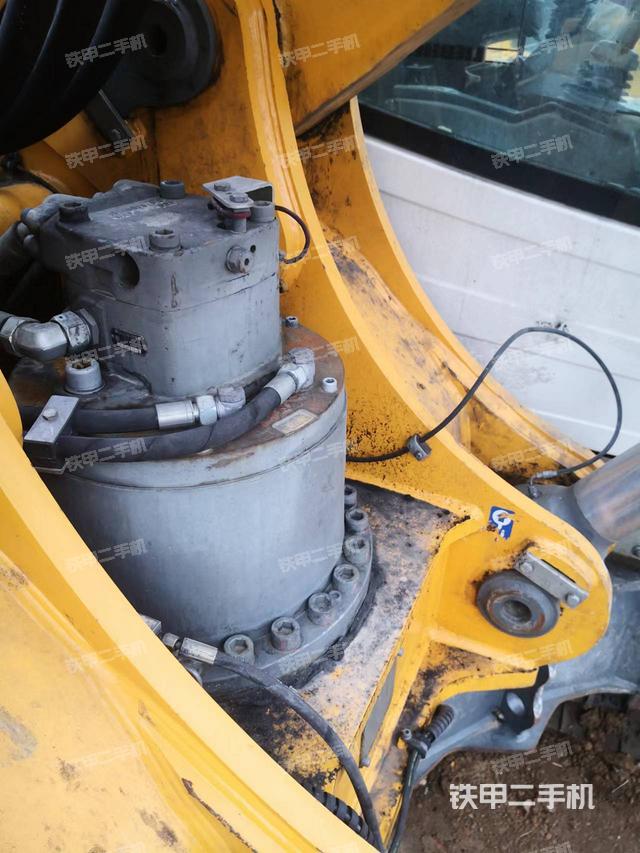 回转马达和主控阀（整机外观）