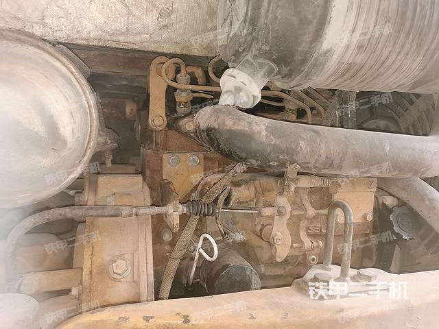 液壓泵艙室正面整體(整機(jī)外觀) 液壓泵艙室正面整體(整機(jī)外觀)