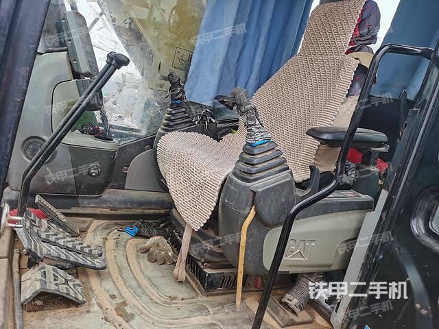 駕駛室整體(整機外觀) 駕駛室整體(整機外觀)