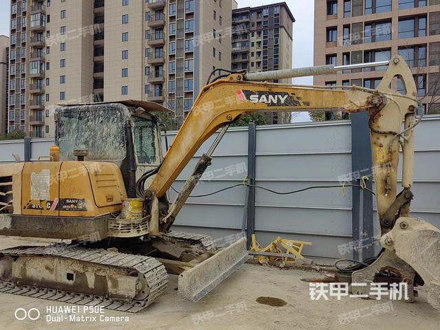 回轉(zhuǎn)馬達(dá)和主控閥(整機(jī)外觀) 回轉(zhuǎn)馬達(dá)和主控閥(整機(jī)外觀)