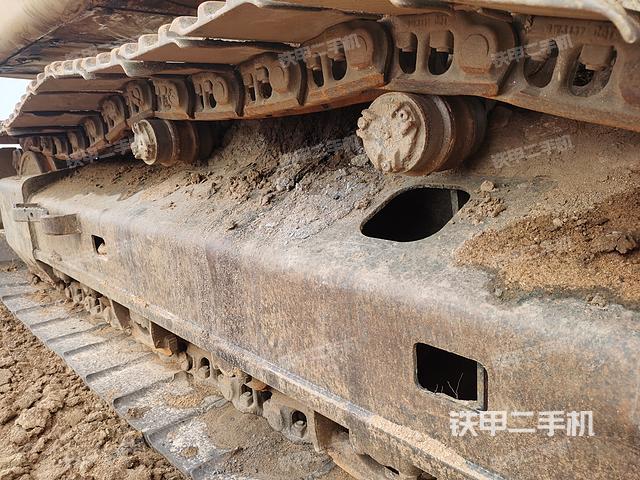 單側(cè)履帶整體(整機外觀) 單側(cè)履帶整體(整機外觀)