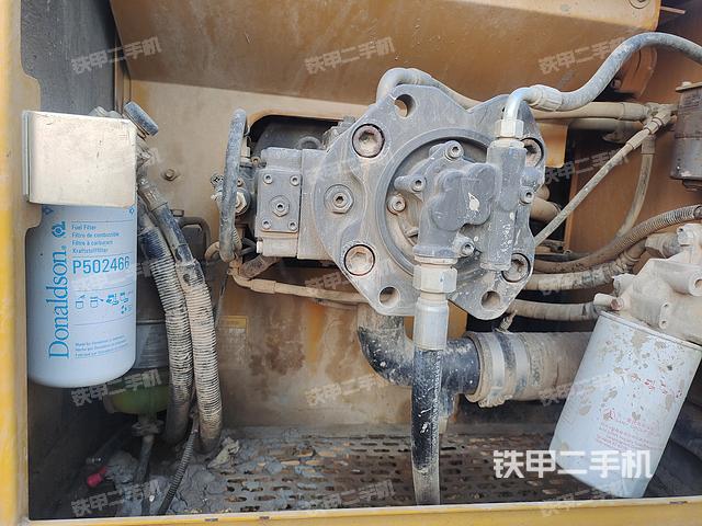液壓泵艙室正面整體(整機外觀) 液壓泵艙室正面整體(整機外觀)