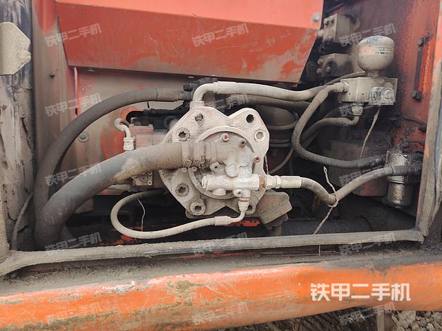 液壓泵艙室正面整體(整機(jī)外觀) 液壓泵艙室正面整體(整機(jī)外觀)