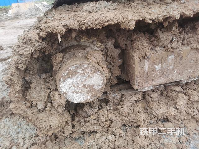 單側(cè)履帶整體(整機(jī)外觀) 單側(cè)履帶整體(整機(jī)外觀)