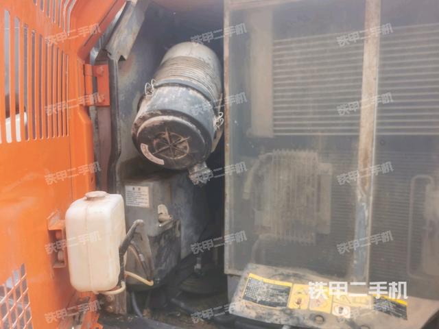 散熱器正面(大件艙室) 散熱器正面(大件艙室)